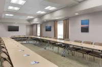Holiday Inn Express & Suites Cold Lake Các khách sạn ở Hồ Cold