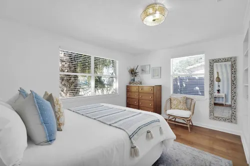 WOW 4 blocks to beach w/ Unique POOL! 3min walk to local coffee/shops/playground