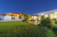 Silver Seahorse Garden Retreat