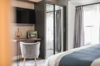 The Old Stamp House Retreat - Three En-Suite Bedrooms with Parking - Kitchens