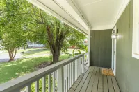 Modern Private Ranch•Very Fast WiFi•Vast Fenced Yard+Deck+Fire Pit!
