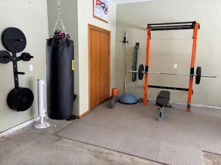 New! Tranquil Country Getaway - fitness space+fireplace+near lakes