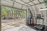 Pet Friendly Cabin w/hot tub. gym, cold plunge, & sauna