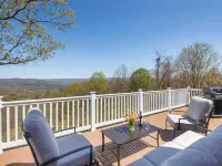 Stunning Views: Secluded 5 bedroom Mountain Home Hotels in Hardy County