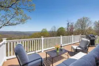 Stunning Views: Secluded 5 bedroom Mountain Home