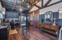 North Salt Lake Escape w/ Hot Tub and Claw foot Soaking Tub