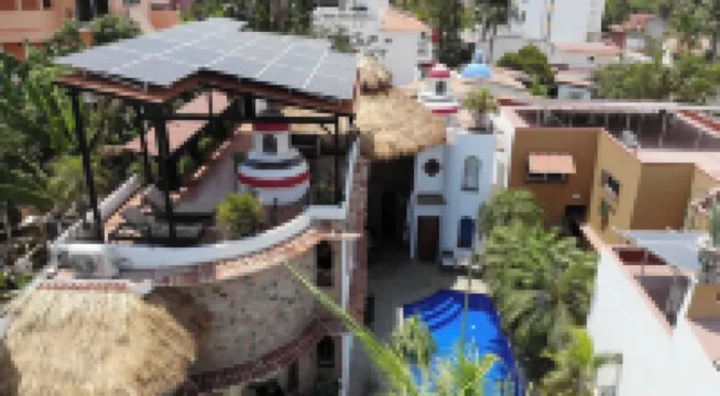 Private Villa, Authentic Cook Included, heated pool, just steps to the beach