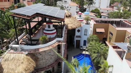 Private Villa, Authentic Cook Included, heated pool, just steps to the beach