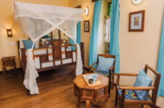 Emerald Palm Hotels near House of Wonders