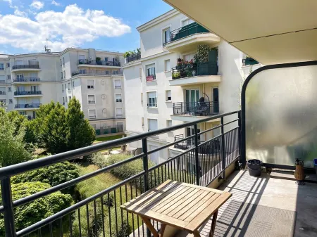 Nice 3-room apartment in a very quiet residence overlooking the garden