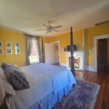 Historic Home, Sleeps 10, Vir 2 Miles,Hyco Lake 8 mi., Fire Pit, Historic Milton