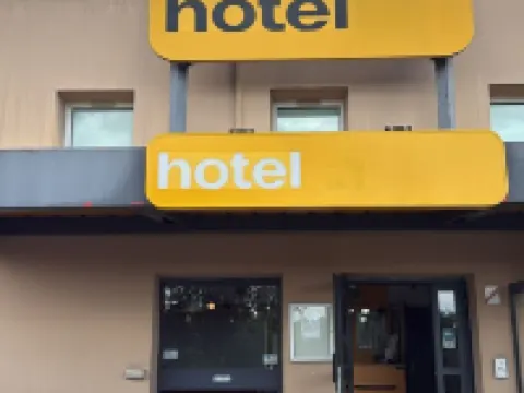 ยูนิโซเทล โบลเลเน เอ็กซ์ ฟอร์มูล 1 โรงแรมในBollene