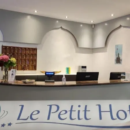 Le Petit Hotel