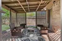 Spring Escape - 7 Miles From IAH