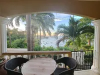 studio apartment with ocean views and swimming pool .  호텔