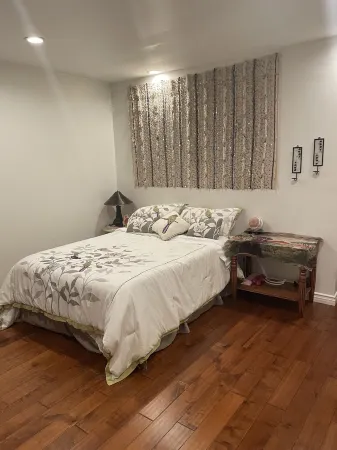 Cozy charming family home near park and Ventura Blvd! Отели в г. Tarzana