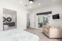 ARCADIA 2022 NEW BUILD - 5 bed/4.5bath - Heated Pool - PRIME LOCATION