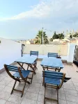 Lovely summer townhouse with roof terrace and great views. Dog friendly. Hotels in Rute