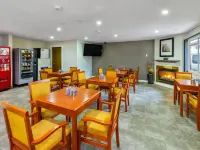 Econo Lodge Inn & Suites High Level โรงแรมในไฮเลเวล