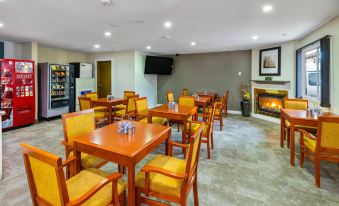 Econo Lodge Inn & Suites High Level