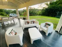 Villa vue Montagne Accès Privatif à la Rivière Hotel a Petit-Bourg