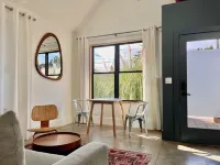 Modern guest house in the vibrant Sabin neighborhood