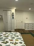 Riverside Retreat, a charming studio near Oakmont and Pittsburgh with WiFi, AC
