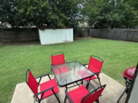 Modern home w/ garage, big yard, pool 4 mins away! Hotels in Leander