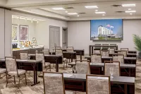 DoubleTree by Hilton Boston Logan Airport Chelsea - breakfast