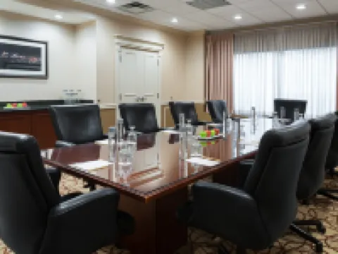 DoubleTree Suites by Hilton Cincinnati - Blue Ash Hotels in Hamilton County