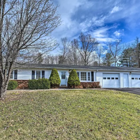 Serene Blue Ridge Getaway in Galax w/ Yard!