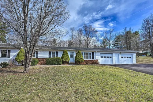Serene Blue Ridge Getaway in Galax w/ Yard! - 3 tähden