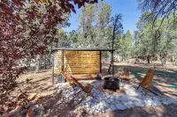 Decks + Fire Pit: Rustic-Modern Overgaard Cabin! - 3 estrellas