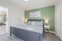 Cheerful 2-bedroom home with free parking 요크 호텔