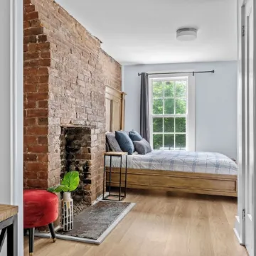 Historic 2 bedroom central down town location near waterfront - #3