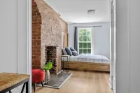 Historic 2 bedroom central down town location near waterfront - #3