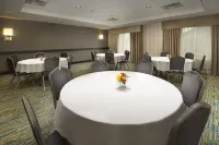 Hampton Inn & Suites Syracuse/Carrier Circle - breakfast