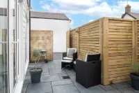 Wave apartment is ideal for up to four guests offering a retreat by the sea. Hotels in Abersoch