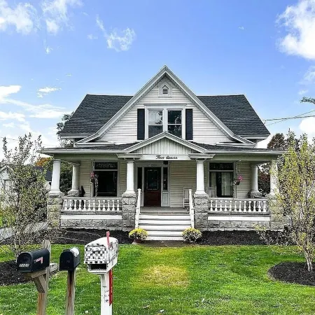 2Br Apt in Auburn • Waterfront• Finger Lakes • Skaneateles Nearby