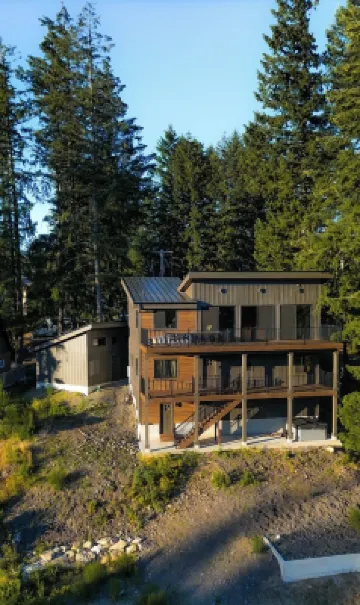 Modern Mountain Haus - 3-bedroom plus loft in fabulous Packwood with WIFI, AC