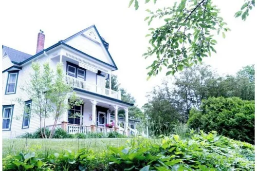 Harbor Hill Inn Cottage - River Walk Suite