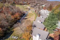 Ski-In/Ski-Out Beech Mountain Family-Friendly Condo