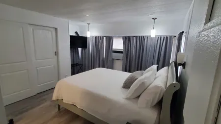 Charming 2-bedroom Mobile Home in Lake Charles with WiFi, Jaccuzy, Washer/Dryer Отели в г. Лейк-Чарльз