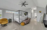 Breathtaking Villa with ocean views, hot tub, BBQ, and steps from the beach  호텔