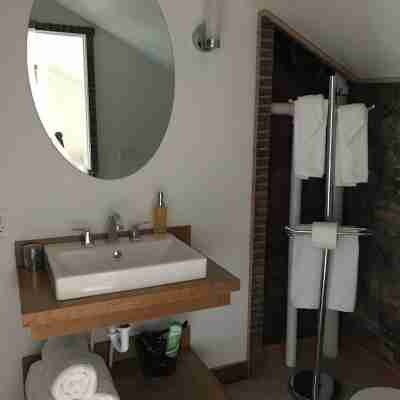 Cozy studio with AC and WiFi in Historic Geneva, NY. Rooms