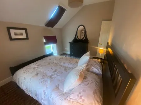 The Old Boathouse, Lakeside Retreat with superb lough views , for 8 people.