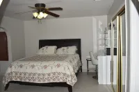 Duplex House on the hill with a 3-bedroom in beautiful Banning with indoor pool. Hotels in Banning