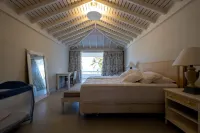 Casa de Condomínio com 7 Quartos em Condomínio Fechado