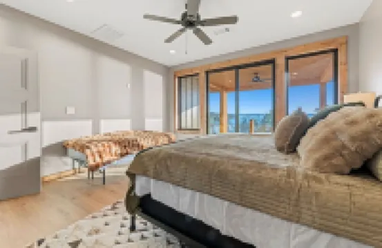 Greers Ferry Lake 4-bedroom house sleeps 12- Breathtaking  SUNSETS -Golf Course