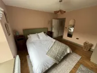 Cosy cottage in Bollington offering an escape to the Peak District and beyond.